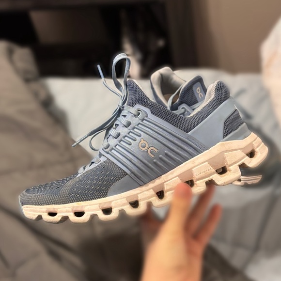 On cloud Cloudtech - Picture 1 of 7